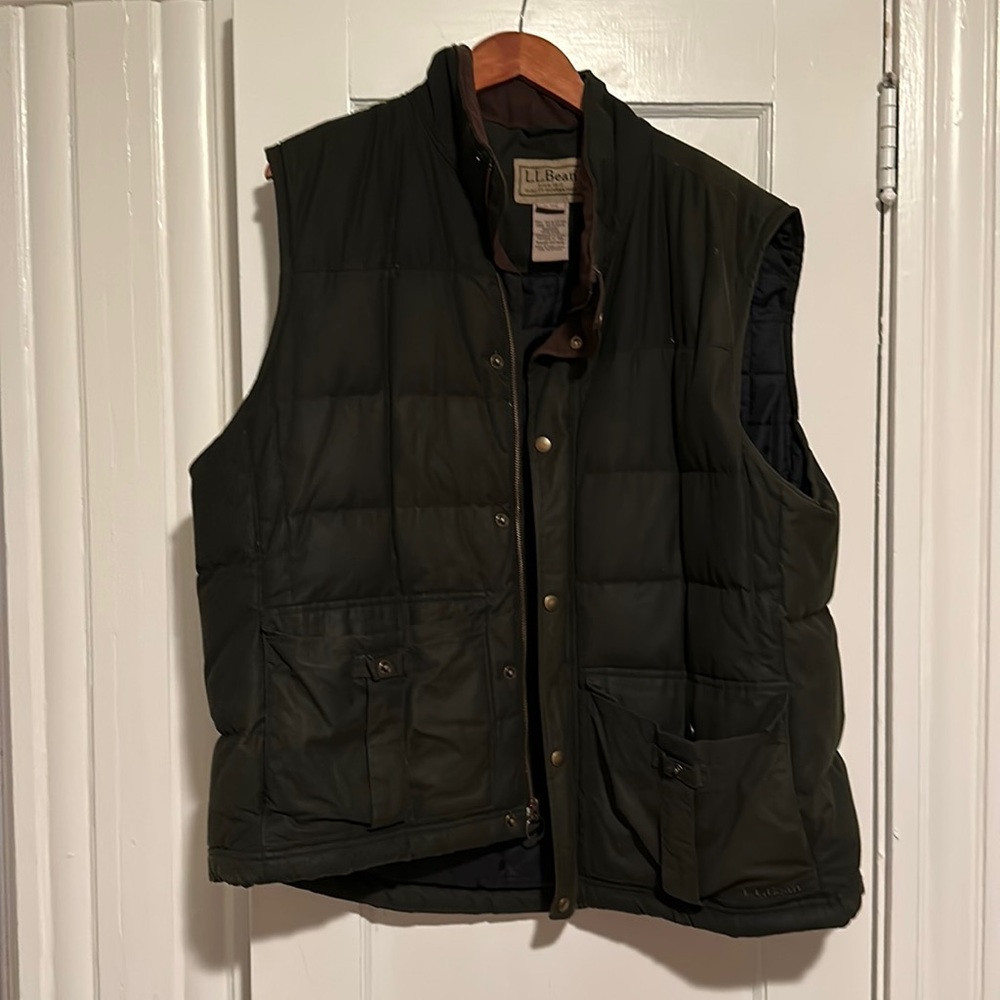 LL Bean Mens XL regular Upcountry waxed vest, down insulated.